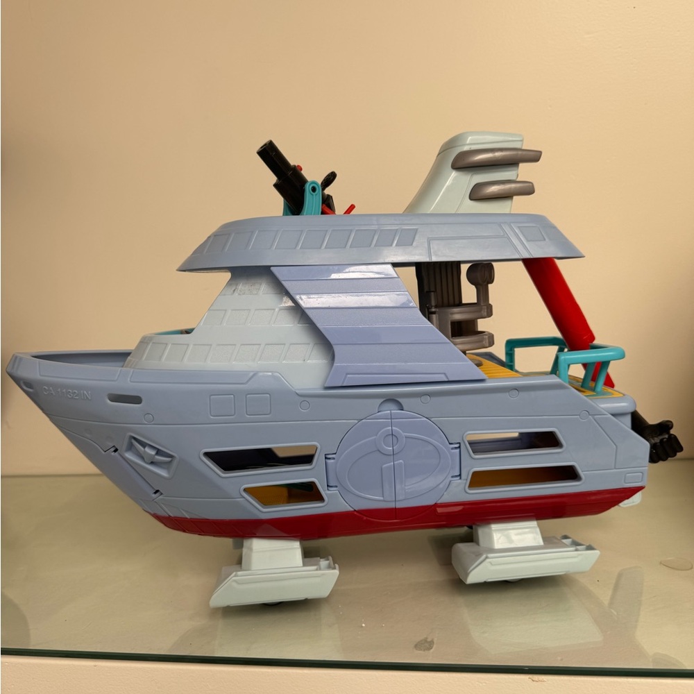 Disney Pixar Jakks Pacific Incredibles 2 Hydro liner Boat Yacht